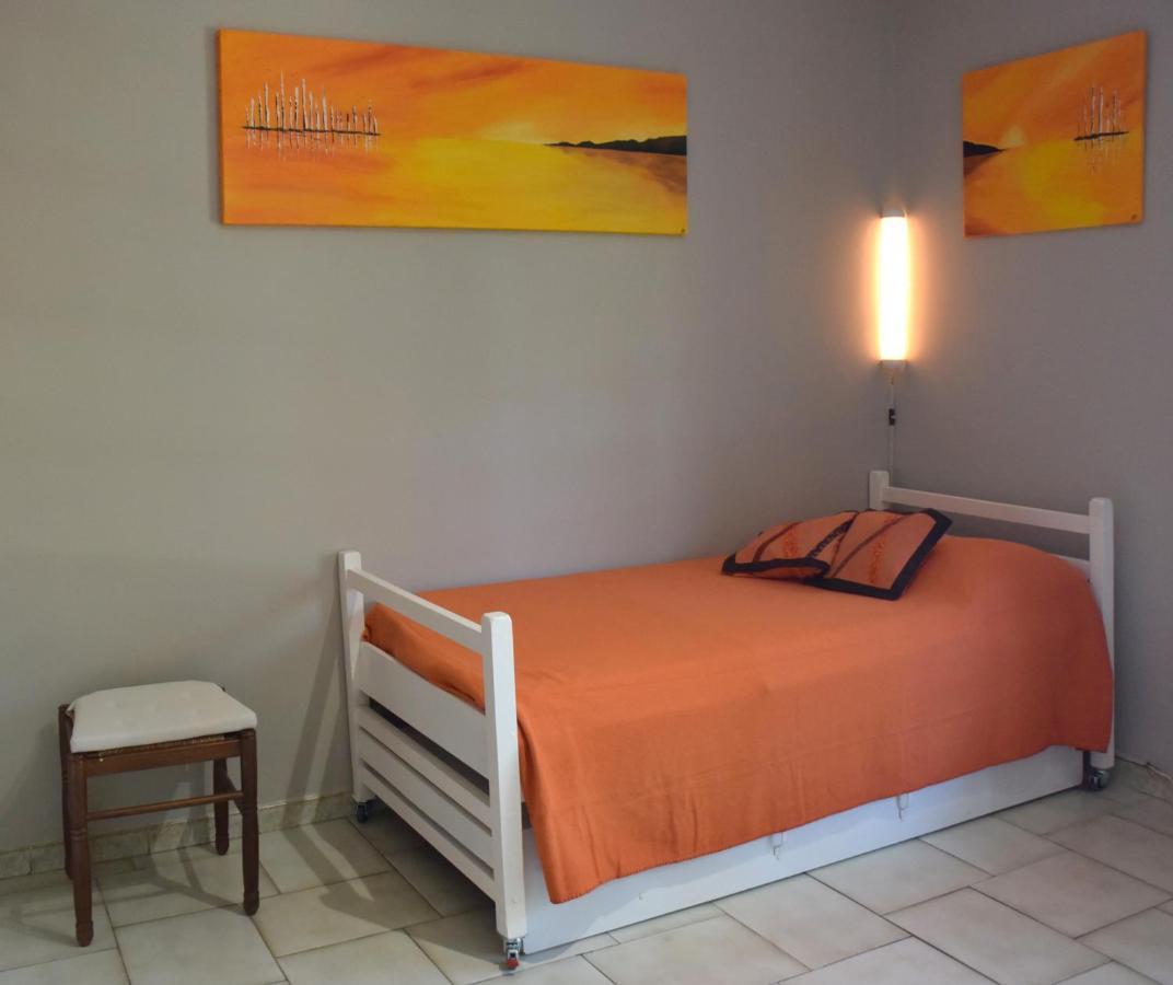 Appartements Dans Villa En Rez De Jardin Hyères Exteriör bild