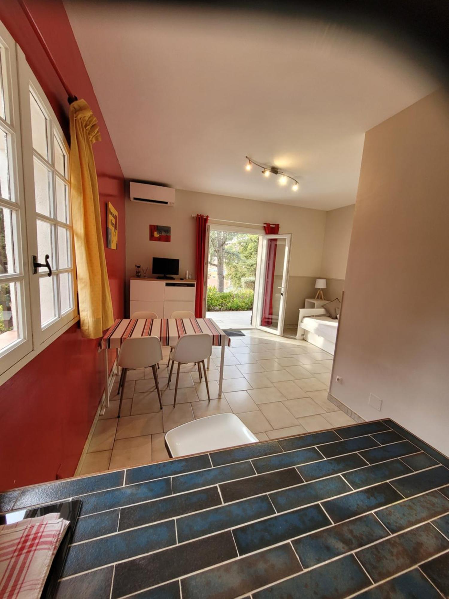 Appartements Dans Villa En Rez De Jardin Hyères Exteriör bild